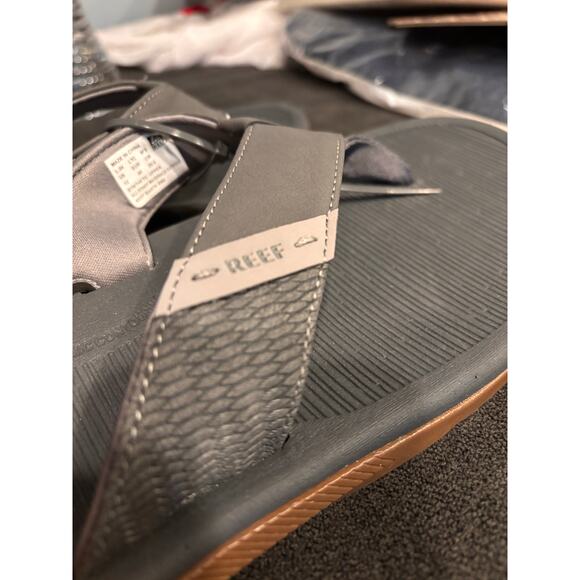 Reef Fanning sandals flip flops men’s size 12 gray with tan sole. New with tags